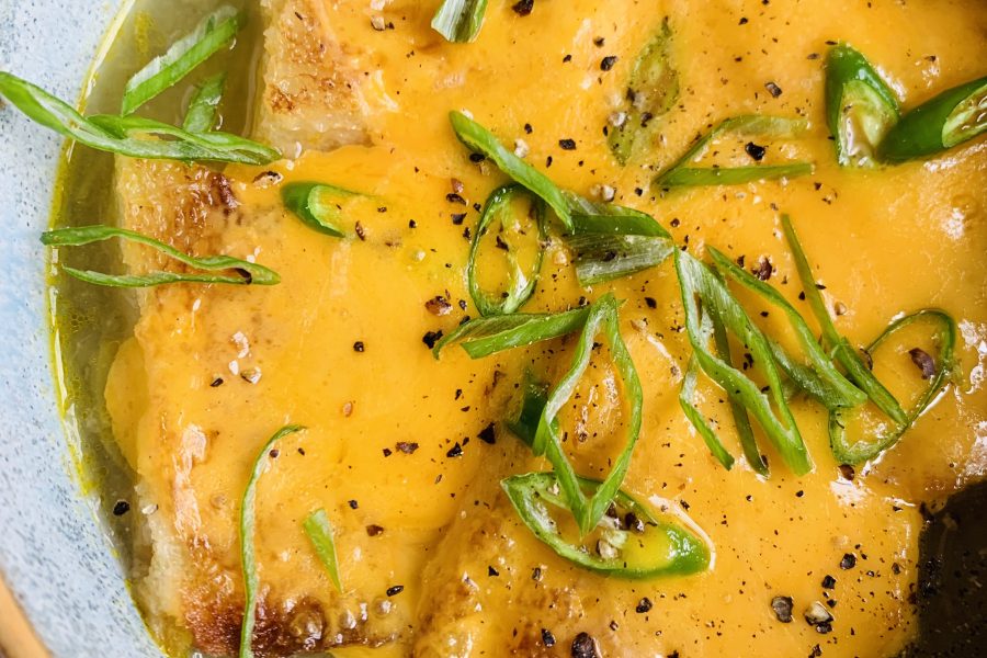 Sweet onions and wisconsin cheese soup