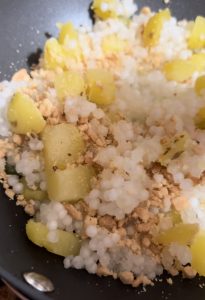 coarse crushed peanut powder added to sabudana